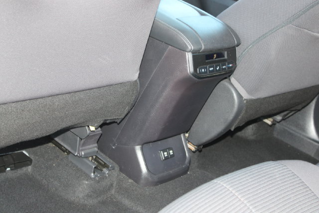 Used 2020 Toyota Highlander LE FWD image 35