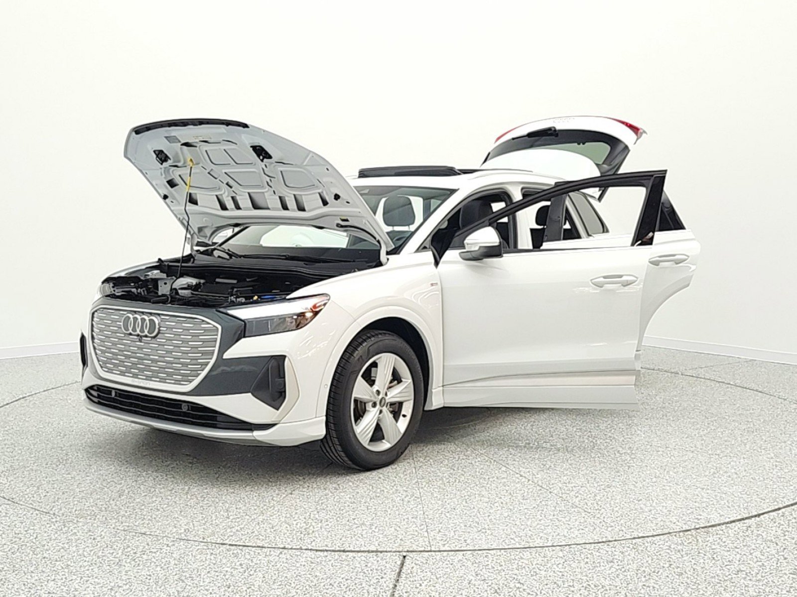 Used 2024 Audi Q4 e-tron Premium Plus image 9