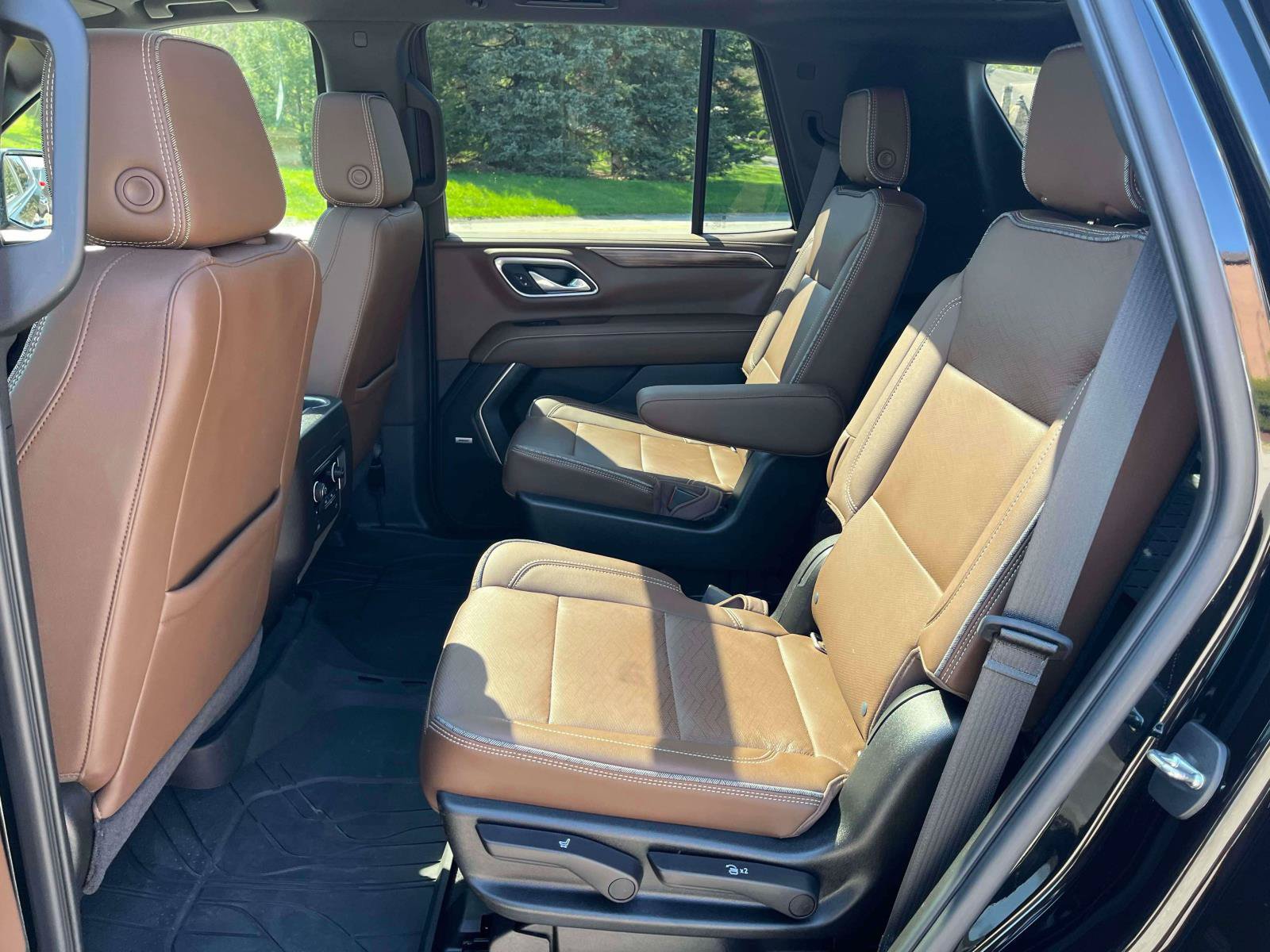 Used 2021 Chevrolet Tahoe High Country w/ Premium Package AWD/4WD image 16