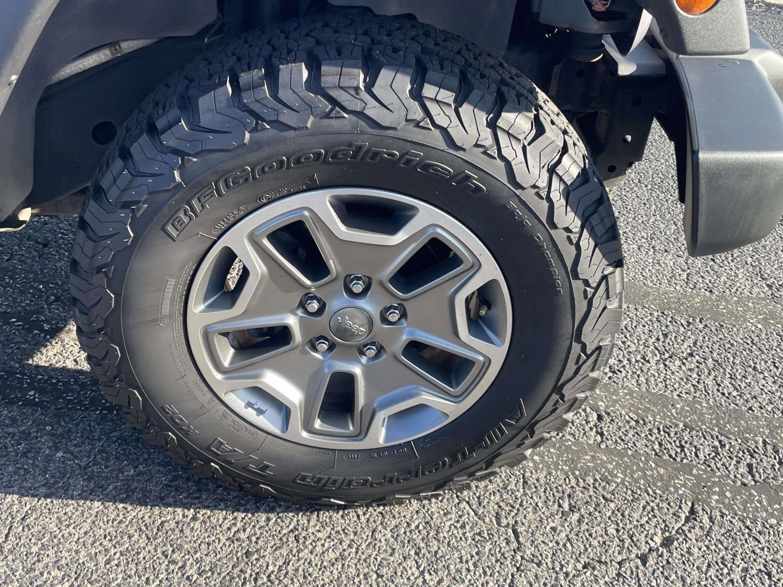 Used 2013 Jeep Wrangler Unlimited Rubicon image 3