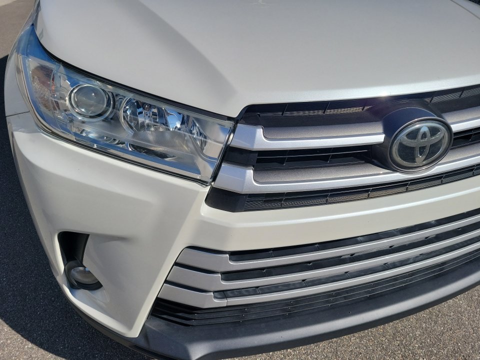 Used 2019 Toyota Highlander Plus FWD image 24