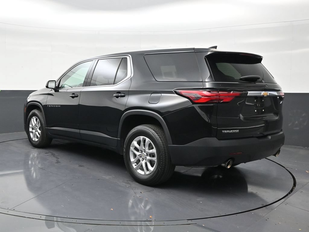 Used 2023 Chevrolet Traverse LS FWD image 3