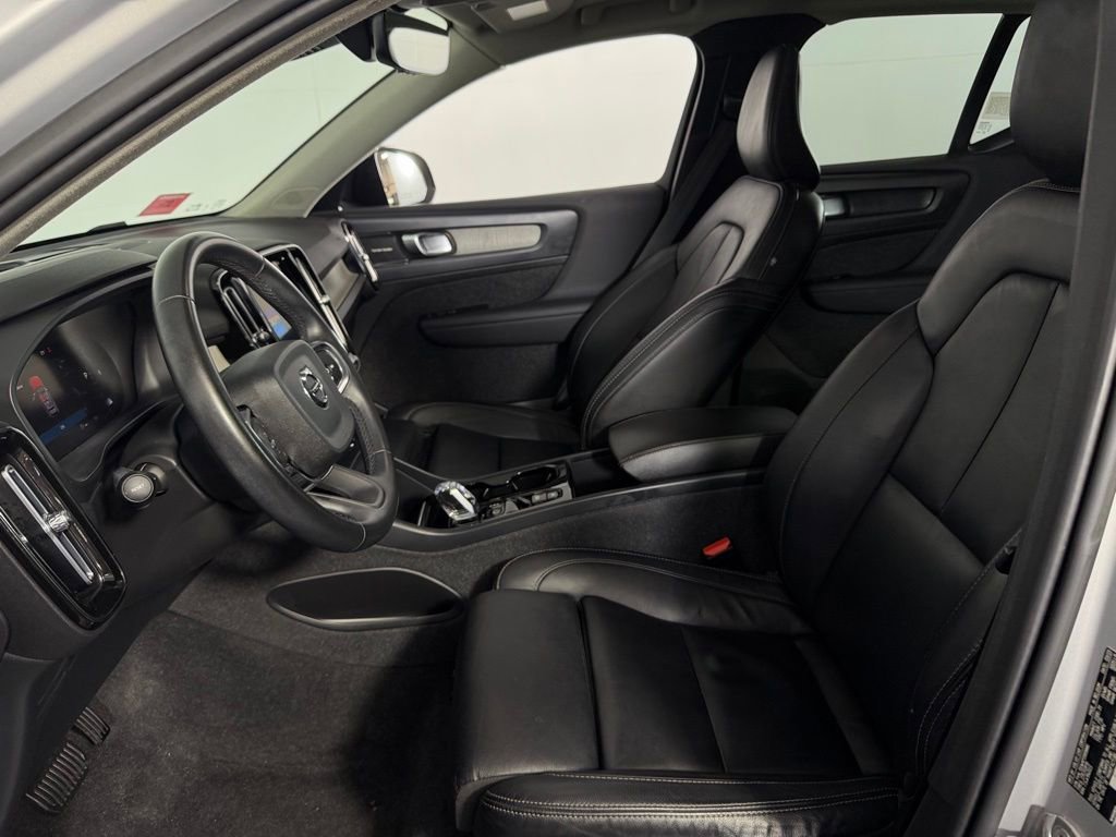 Used 2023 Volvo XC40 B5 Plus w/ Climate Package image 24