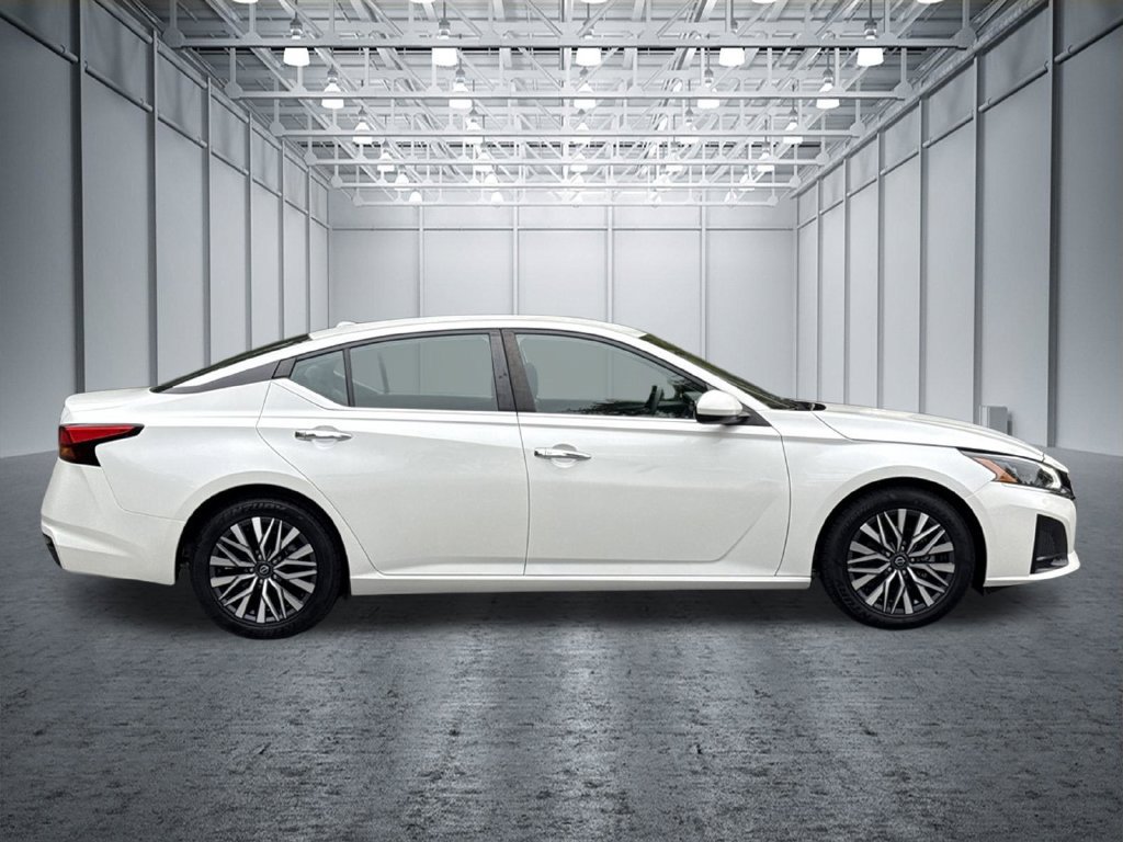 Used 2023 Nissan Altima 2.5 SV FWD image 8