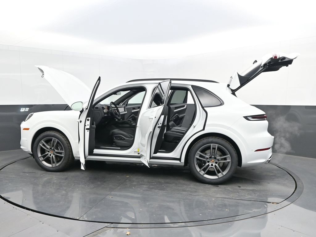 Certified 2025 Porsche Cayenne AWD/4WD image 46