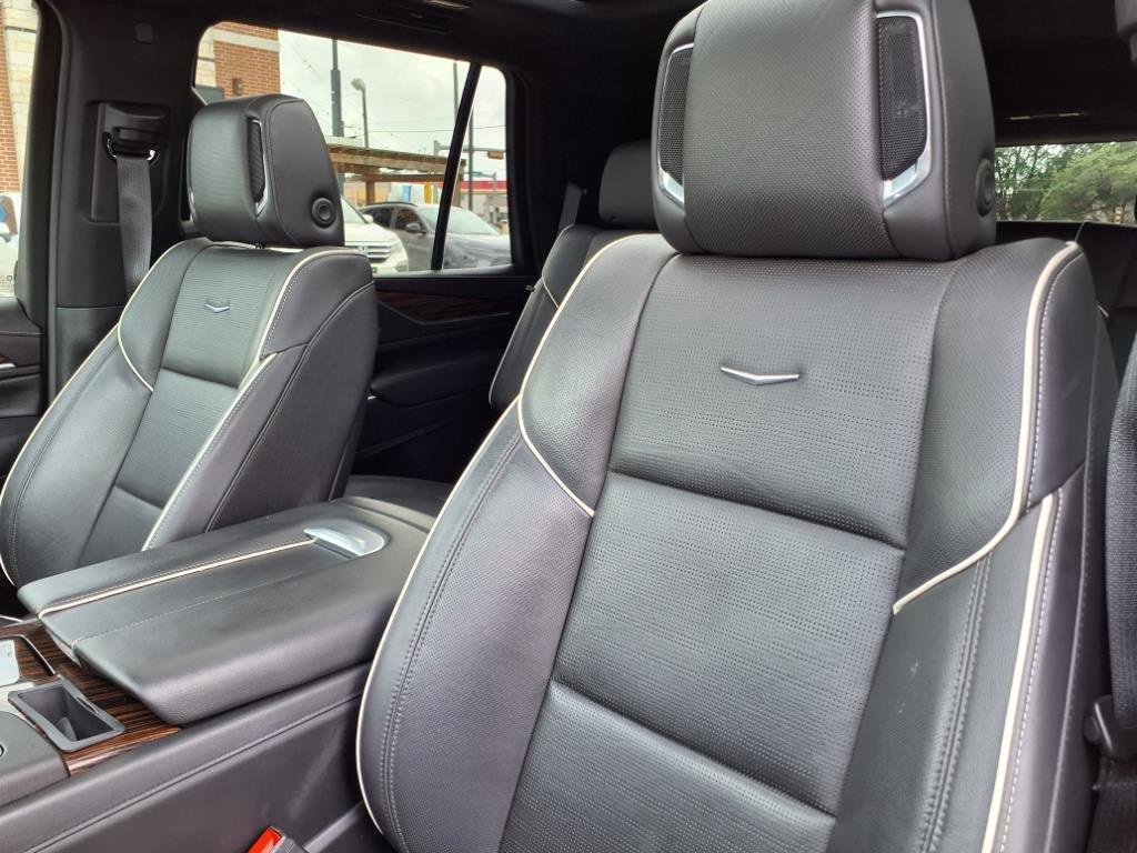 Used 2023 Cadillac Escalade Premium Luxury image 15