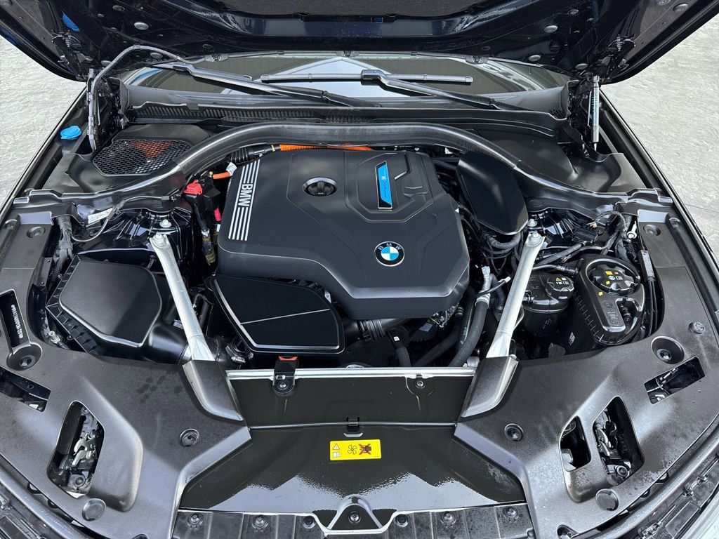 Used 2023 BMW 530e w/ Executive Package image 21