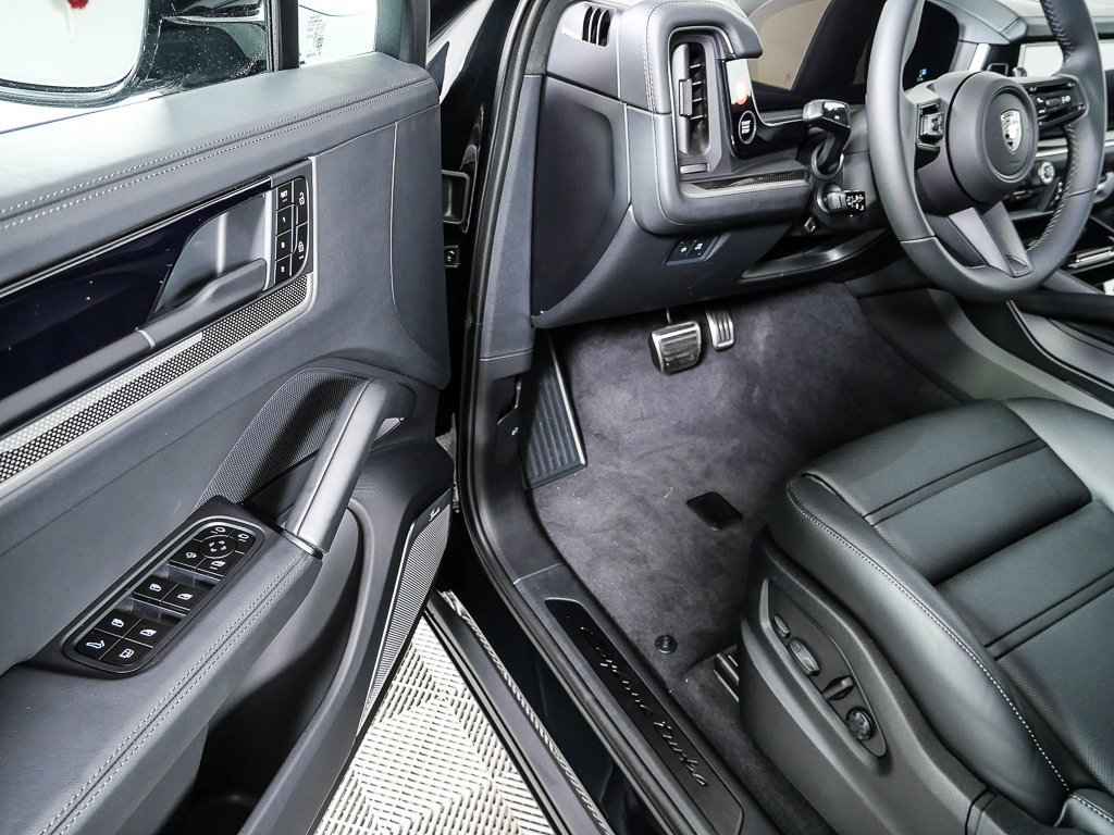 New 2026 Porsche Cayenne Turbo image 8