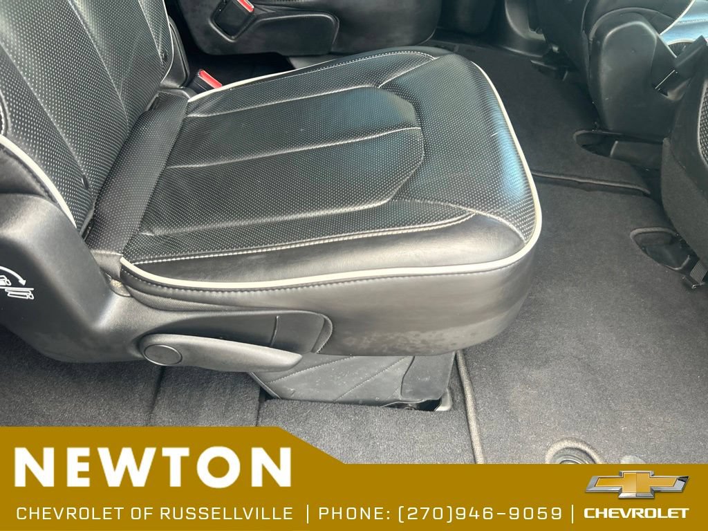 Used 2025 Chrysler Pacifica Limited FWD image 28