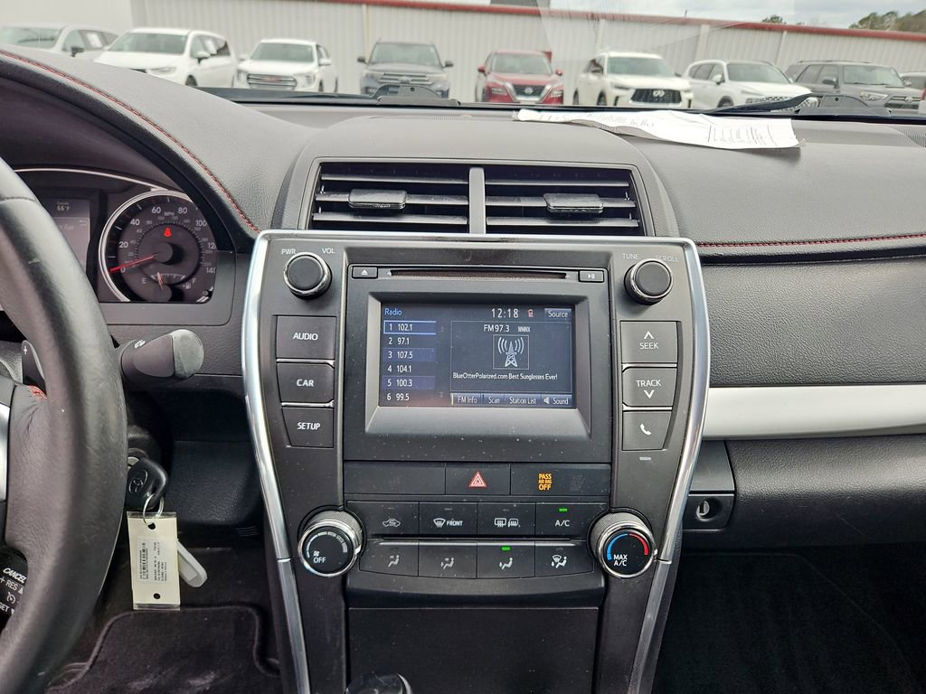 Used 2017 Toyota Camry SE image 15
