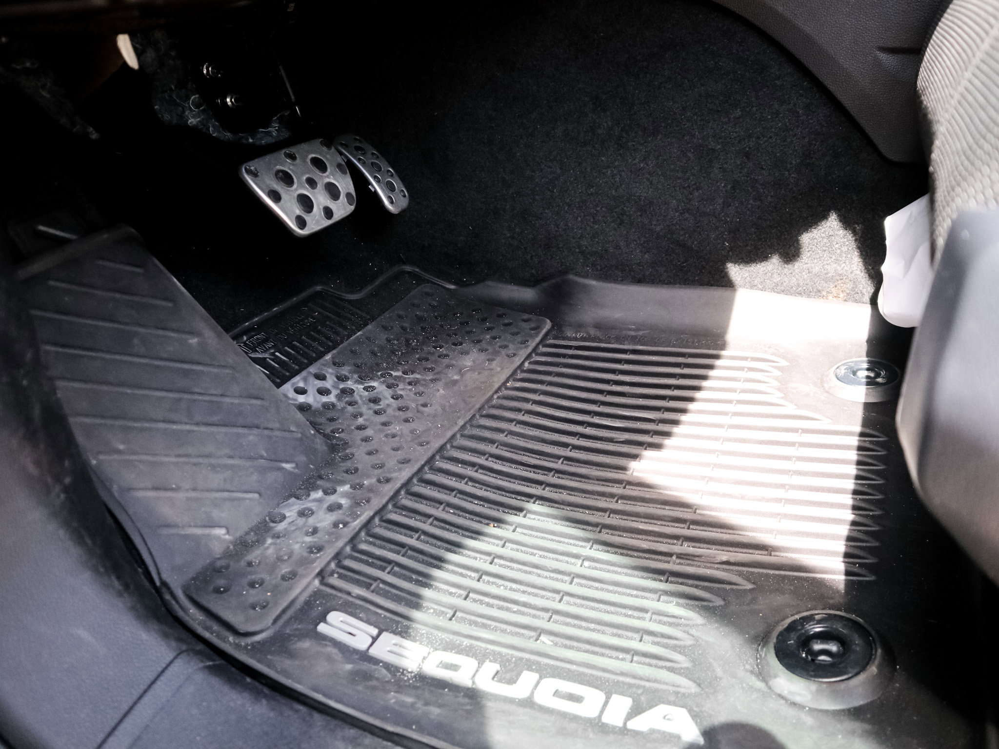 Used 2024 Toyota Sequoia SR5 w/ SR5 Premium Package AWD/4WD image 17