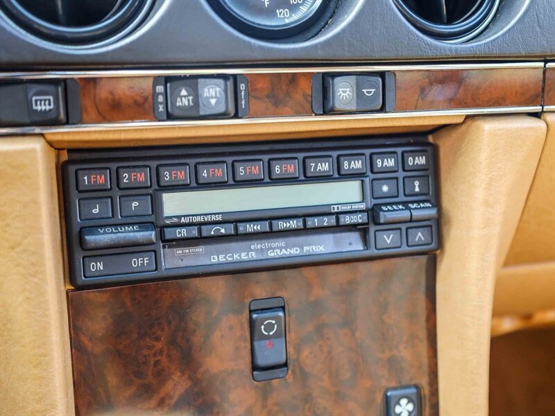 Used 1988 Mercedes-Benz 560 SL image 28