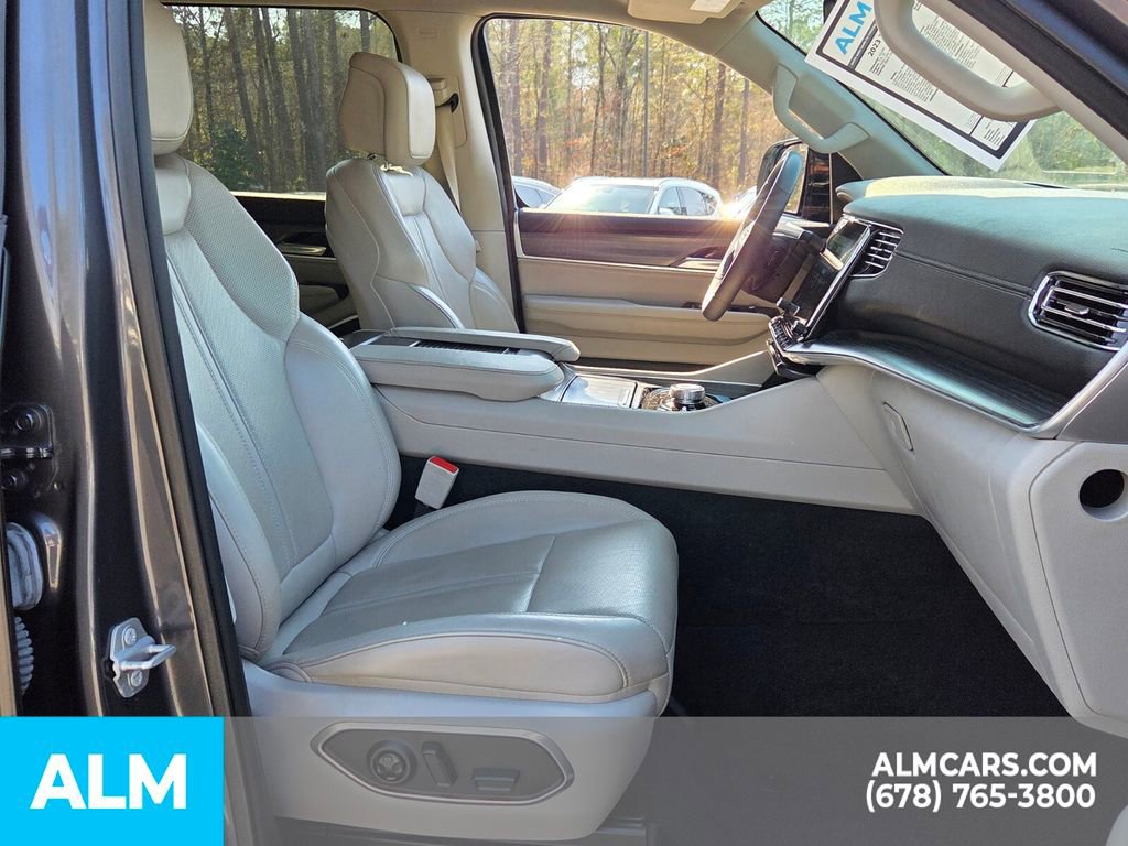 Used 2023 Jeep Wagoneer L Series III w/ Preferred Equipment Group image 17