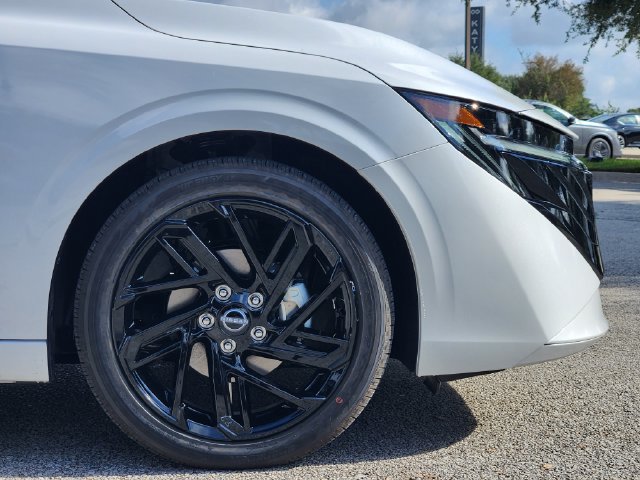 New 2027 Nissan Sentra SR w/ SR Premium Package FWD image 8