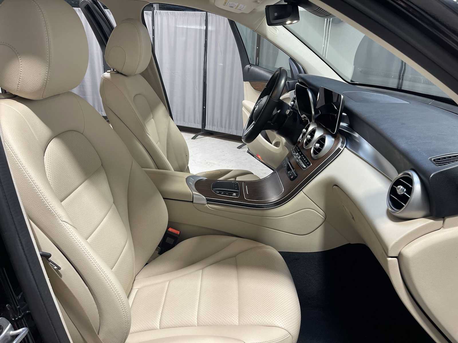 Used 2022 Mercedes-Benz GLC 300 4MATIC image 14