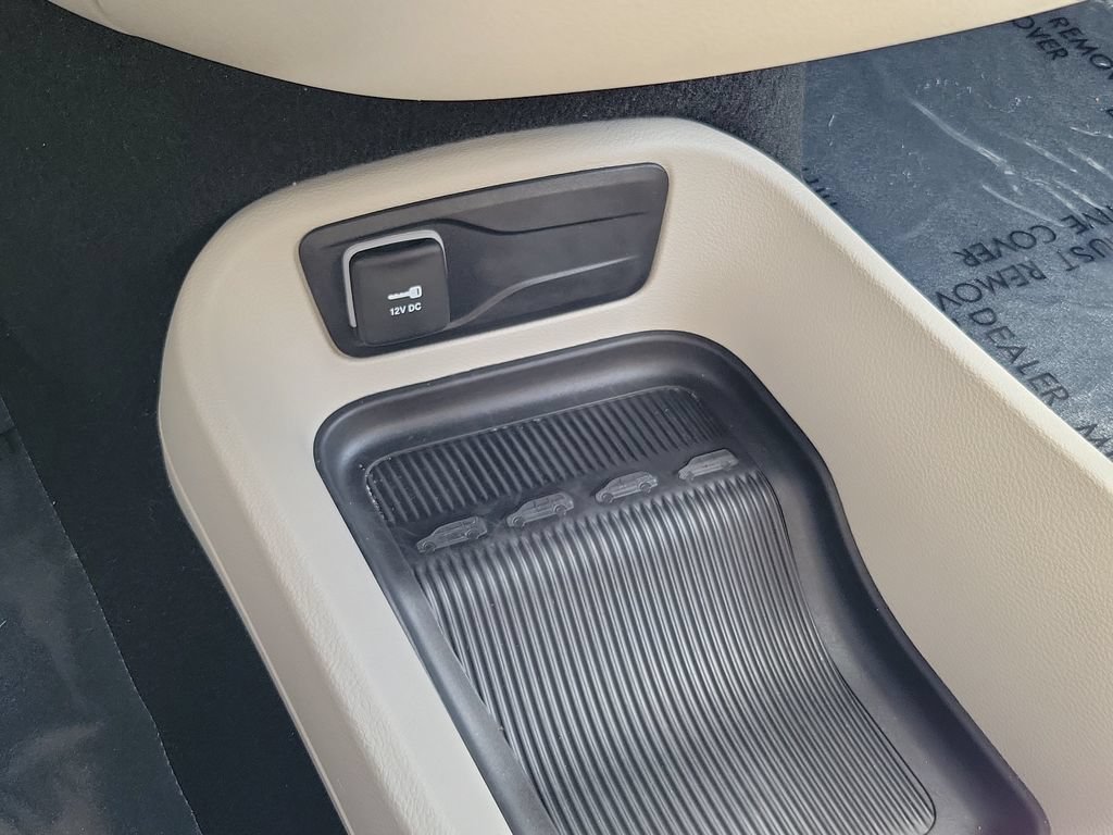 Used 2024 Chrysler Pacifica Touring-L FWD image 28