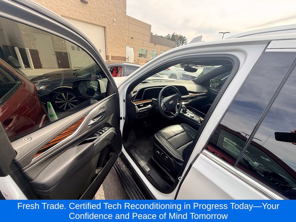 Used 2024 Cadillac Escalade Premium Luxury w/ Performance Package AWD/4WD image 3