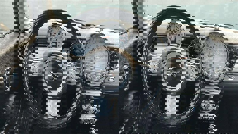 Used 2010 MINI Cooper Hardtop image 11