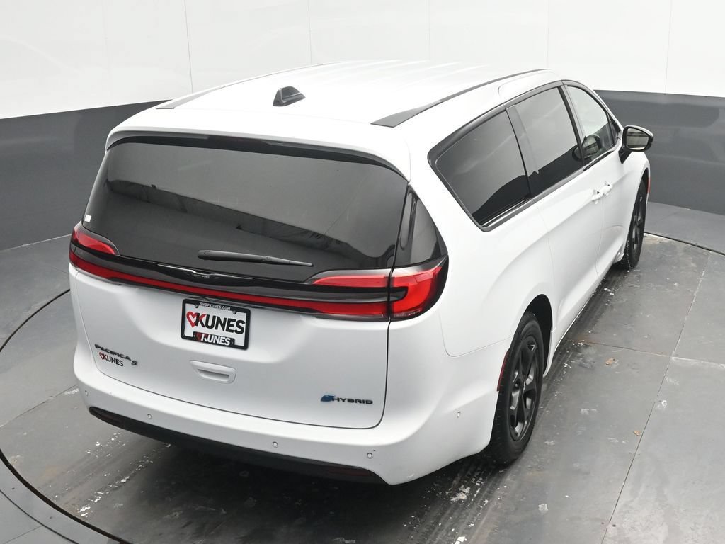 Used 2024 Chrysler Pacifica Limited FWD image 38