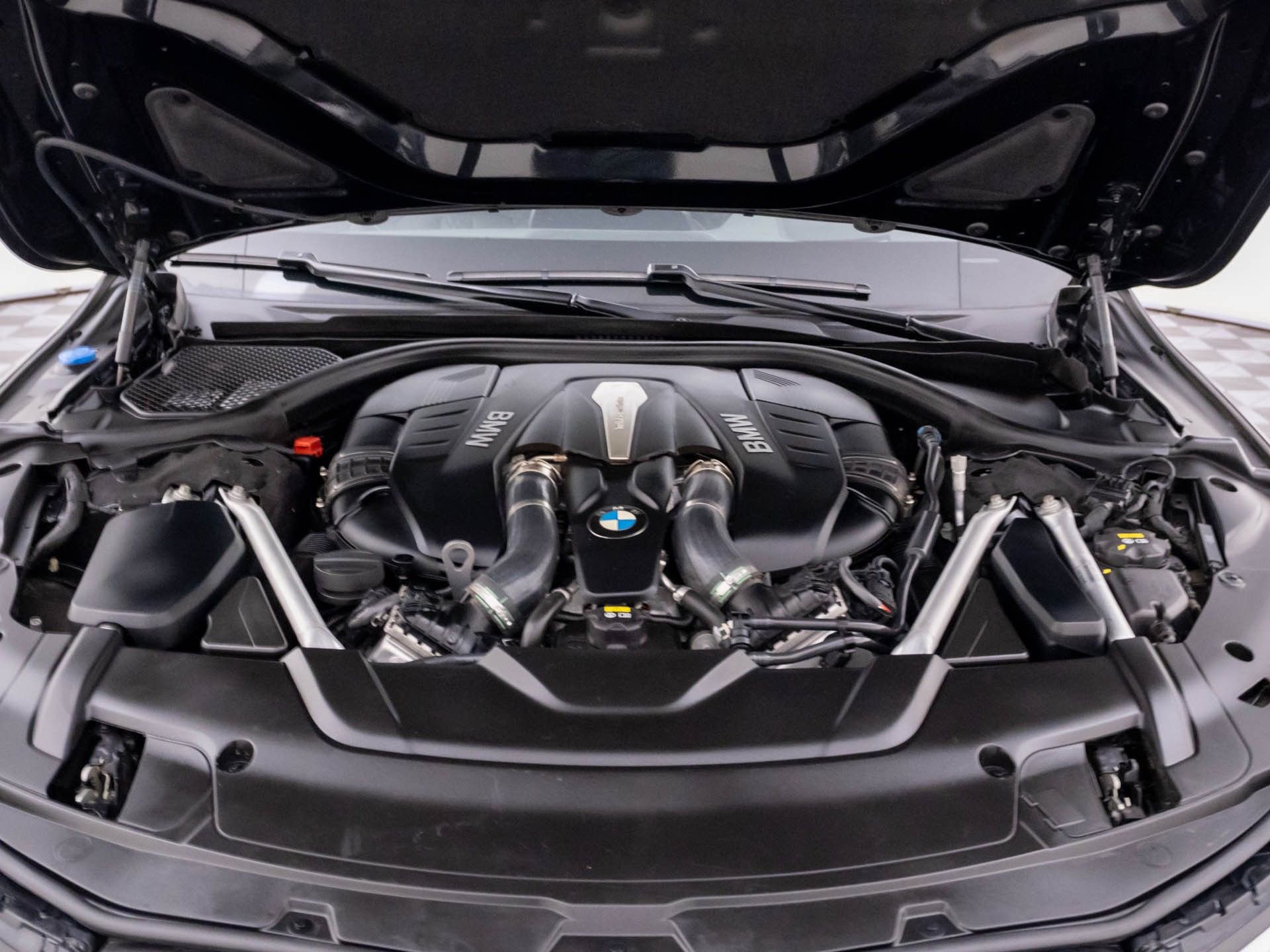 Used 2019 BMW 750i xDrive image 31