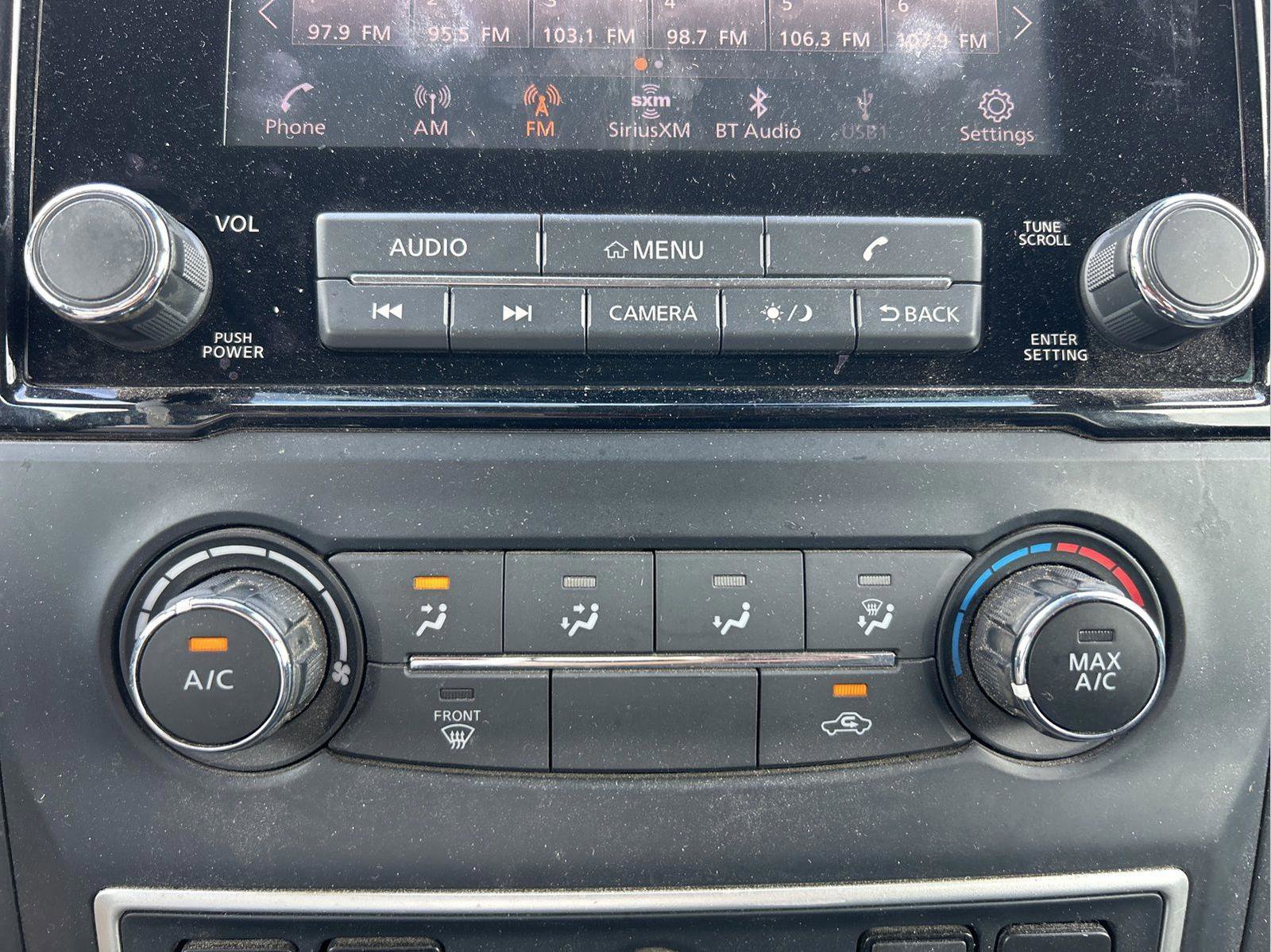 Used 2022 Nissan Titan S image 28