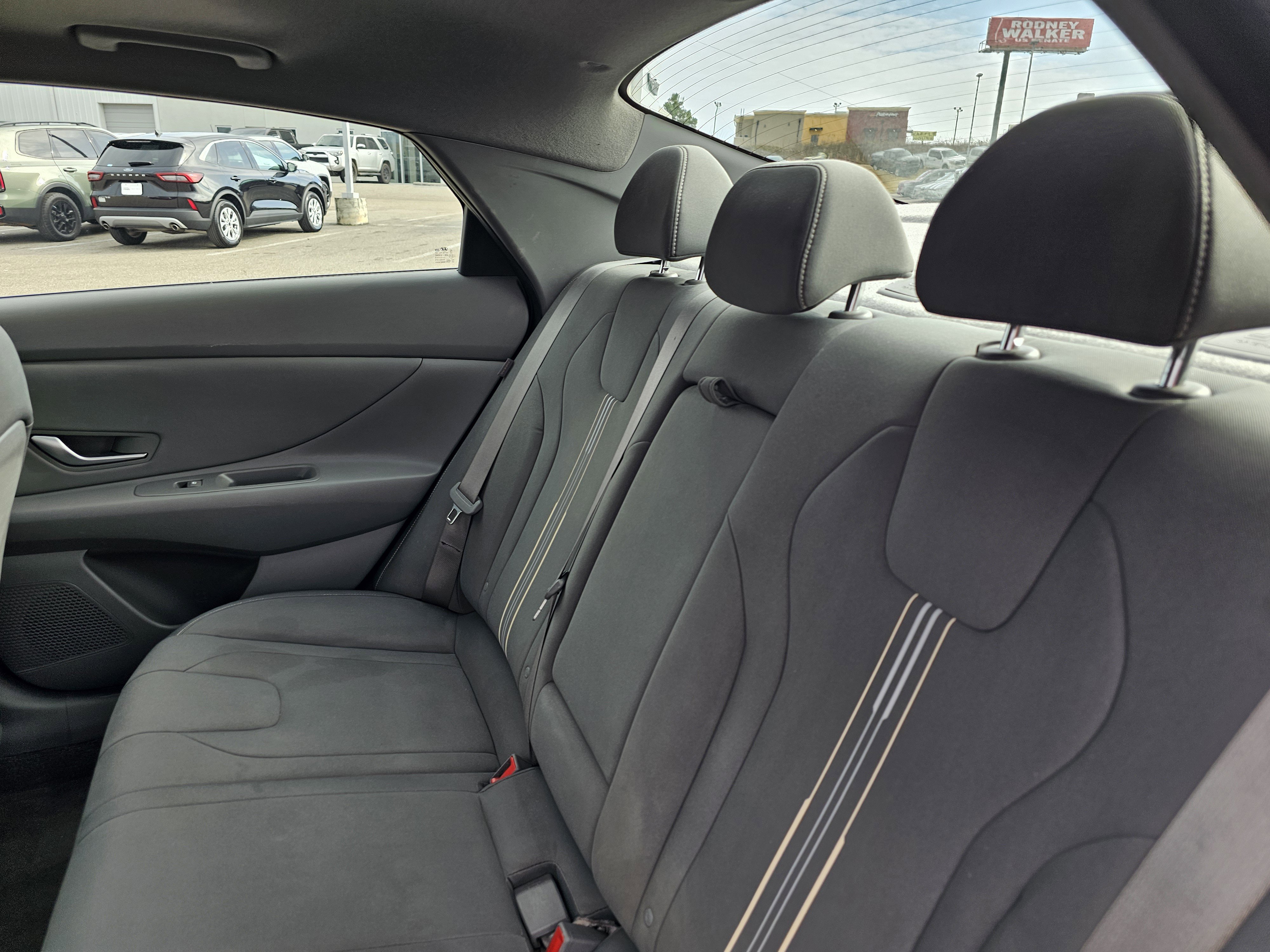 Used 2025 Hyundai Elantra SEL image 31