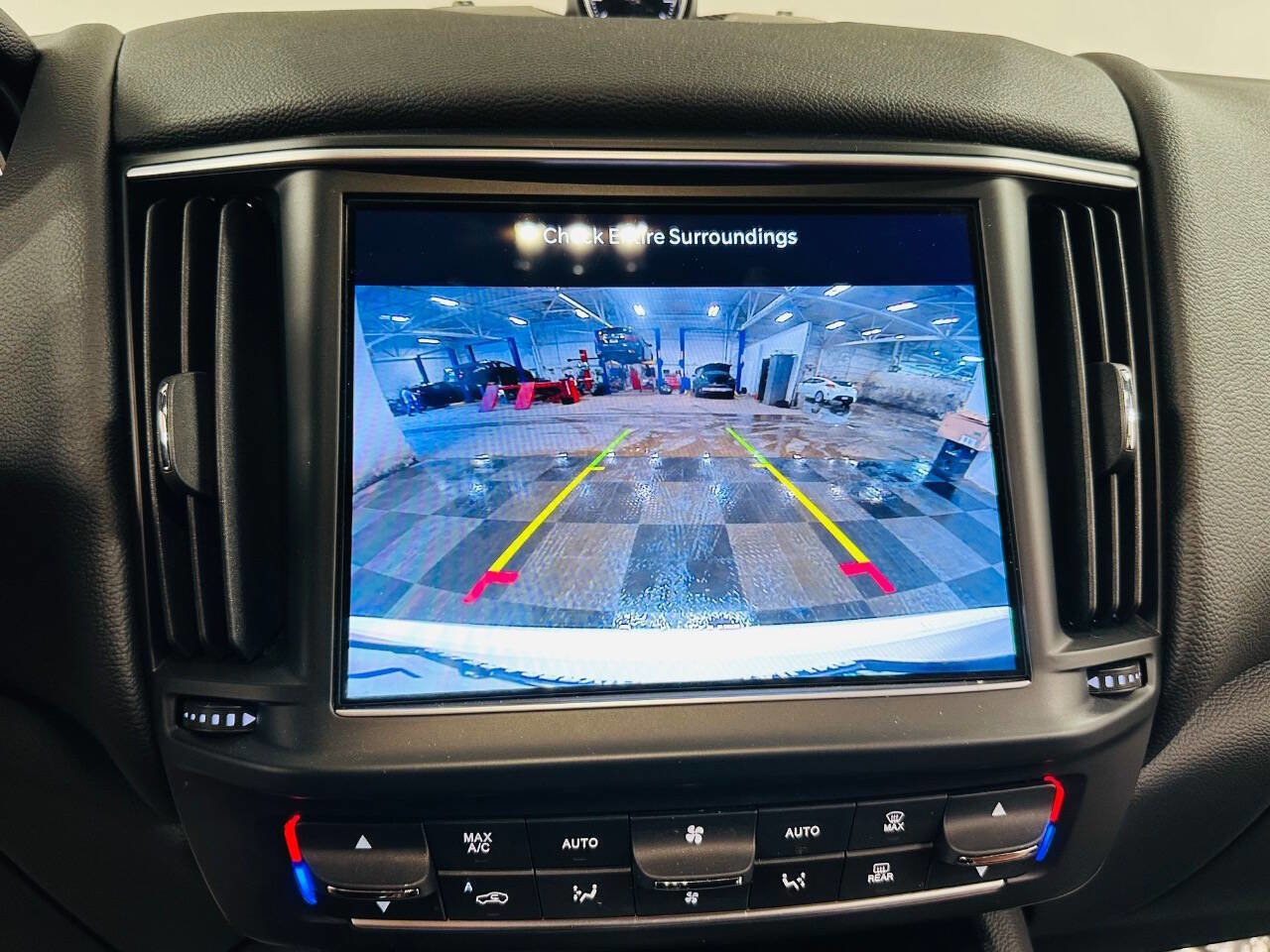 Used 2021 Maserati Levante image 12