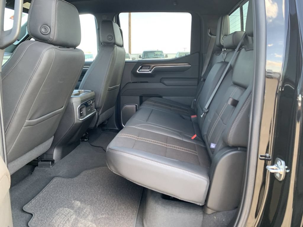Certified 2025 Chevrolet Silverado 1500 High Country w/ Midnight Edition AWD/4WD image 24