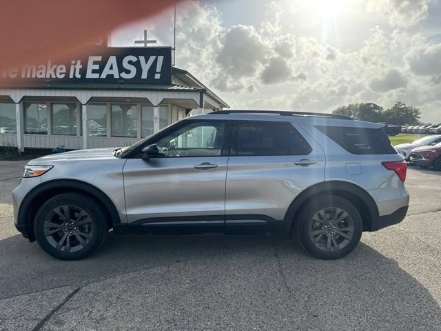 Used 2023 Ford Explorer XLT w/ Equipment Group 202A AWD/4WD image 8