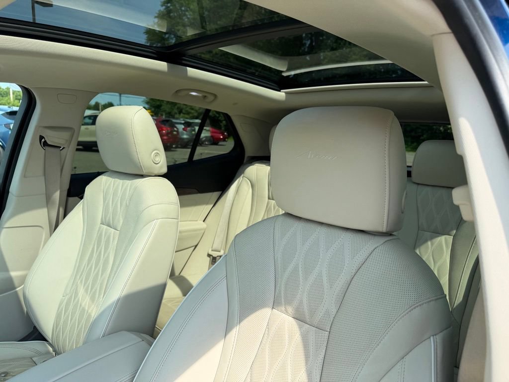 Certified 2022 Buick Envision Avenir w/ Technology Package II AWD/4WD image 22
