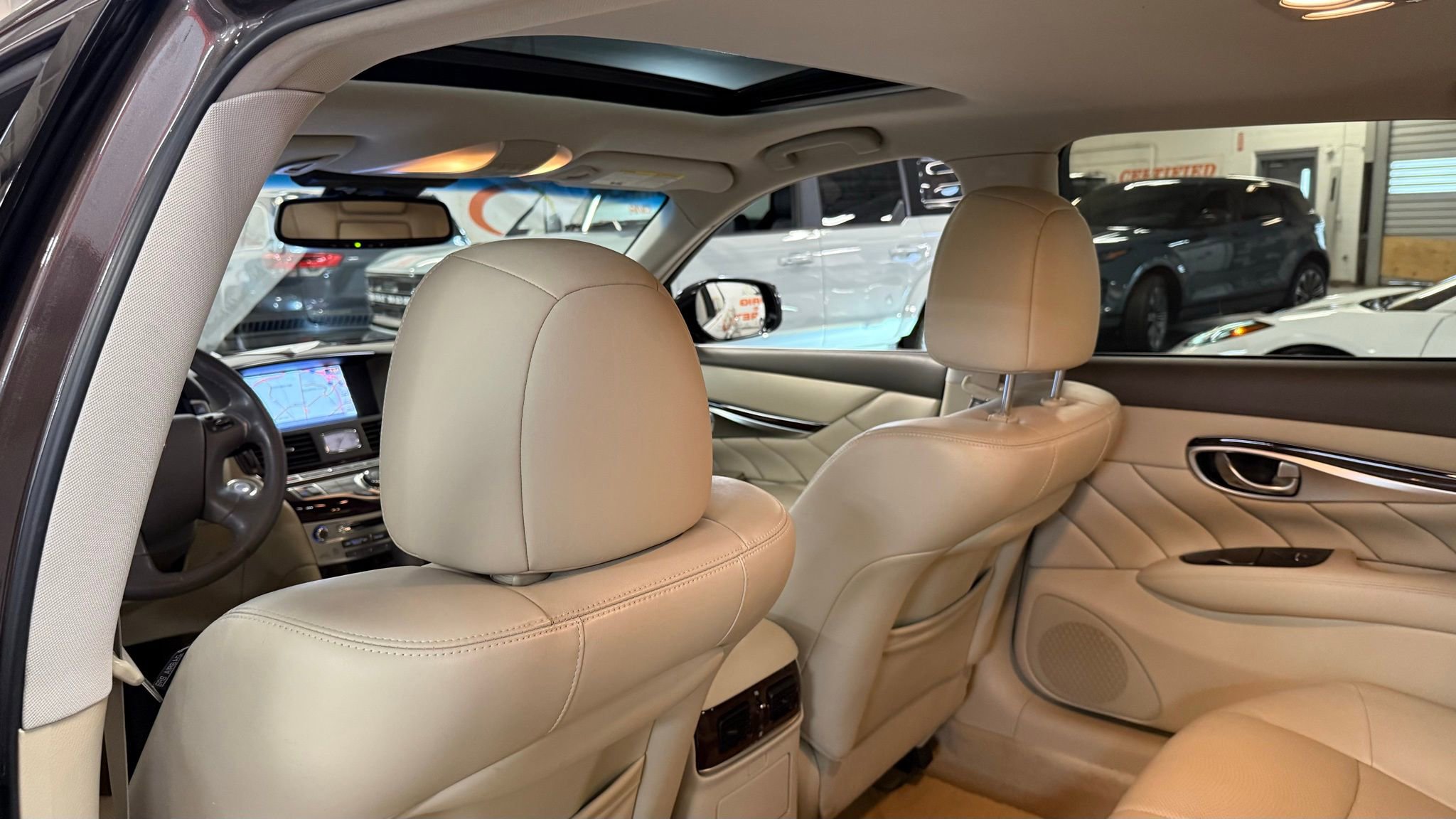 Used 2016 INFINITI Q70 L 3.7 image 31