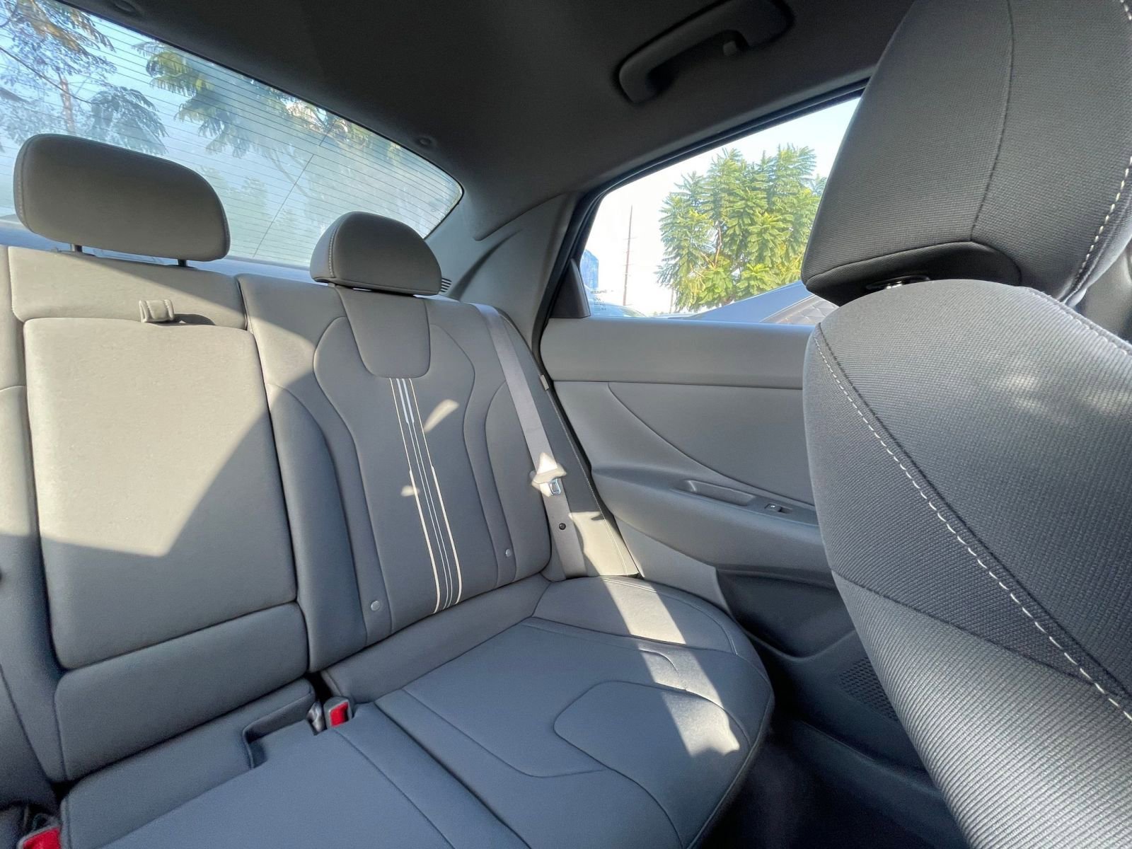 Used 2025 Hyundai Elantra SEL image 37