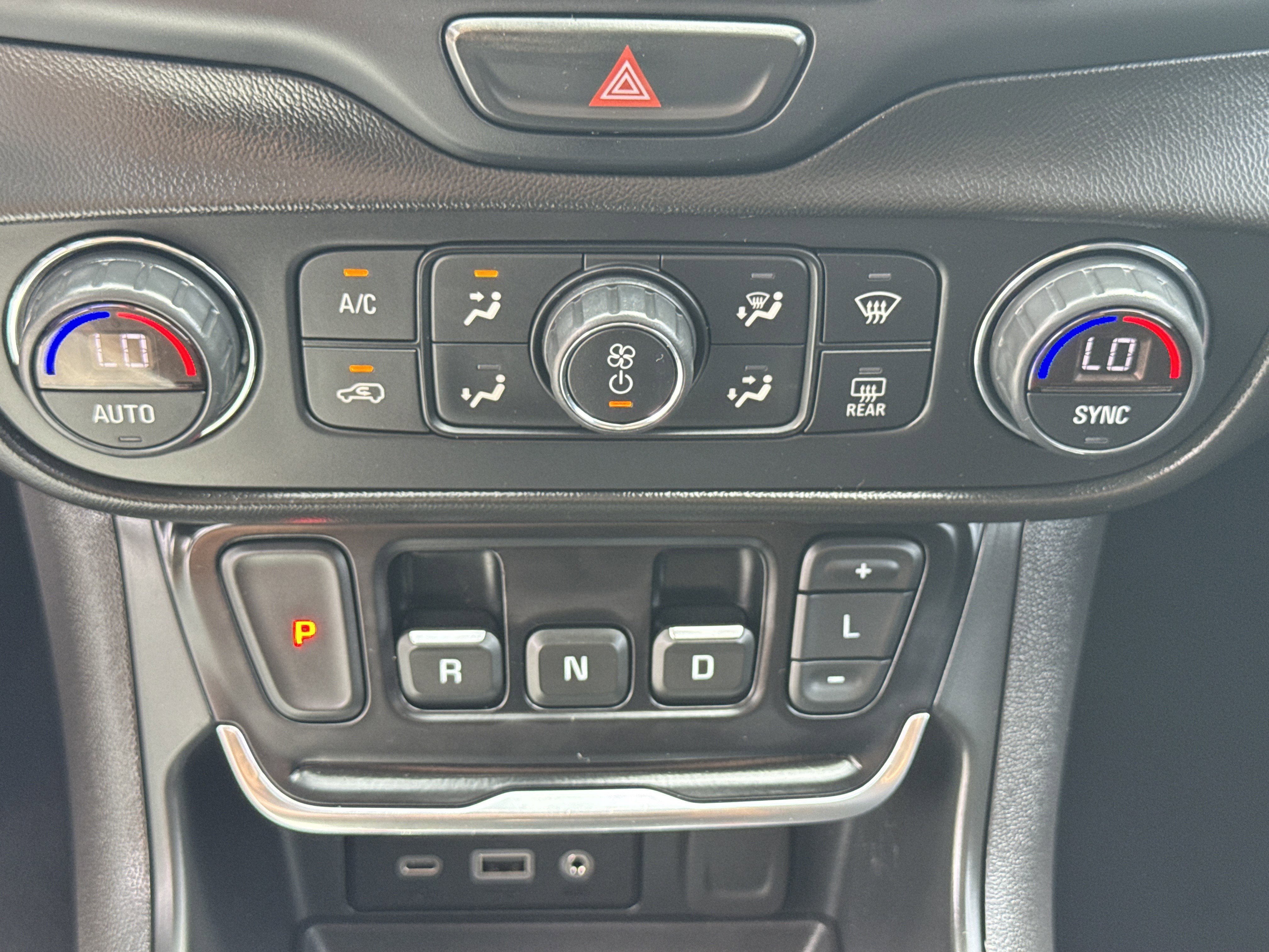 Used 2021 GMC Terrain SLE w/ Driver Convenience Package image 28