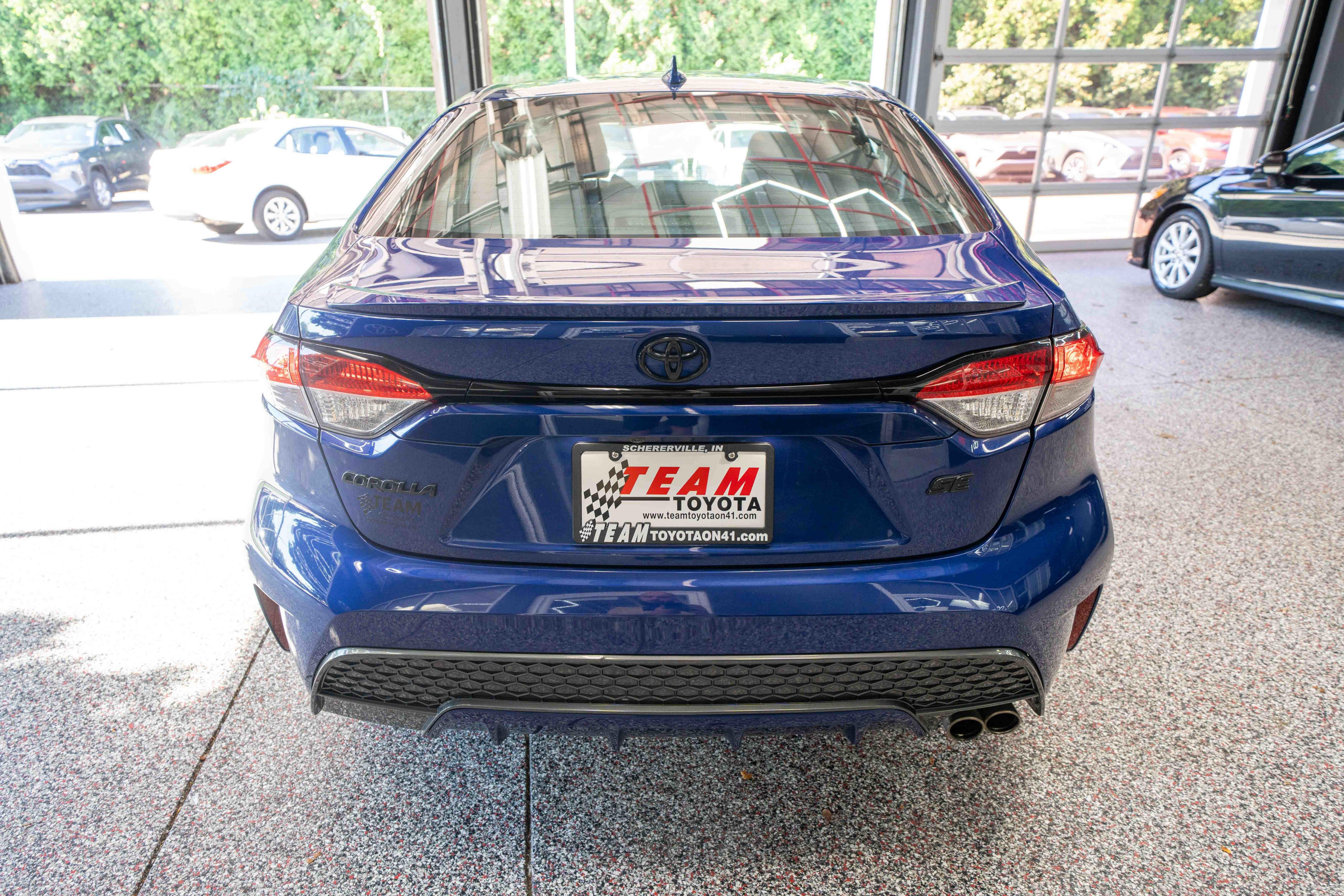 Used 2021 Toyota Corolla SE w/ SE Premium Package FWD image 3