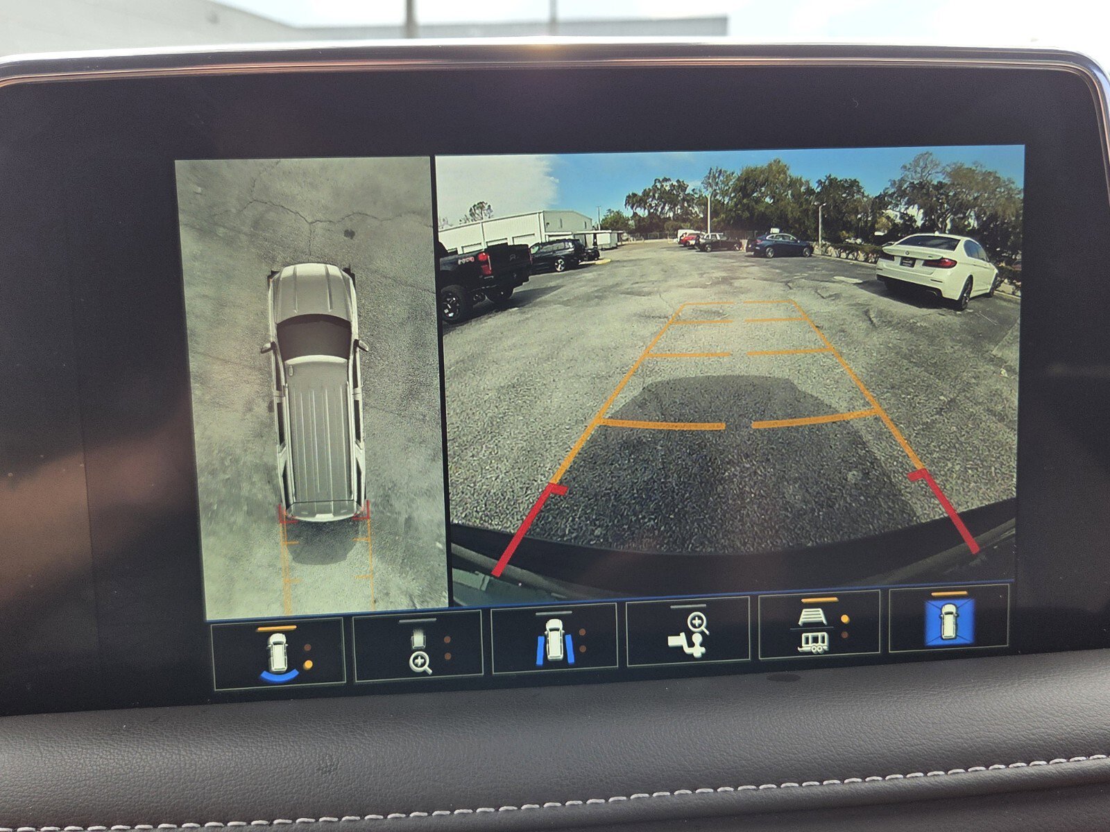 Used 2024 GMC Yukon XL SLT w/ SLT Luxury Package image 25