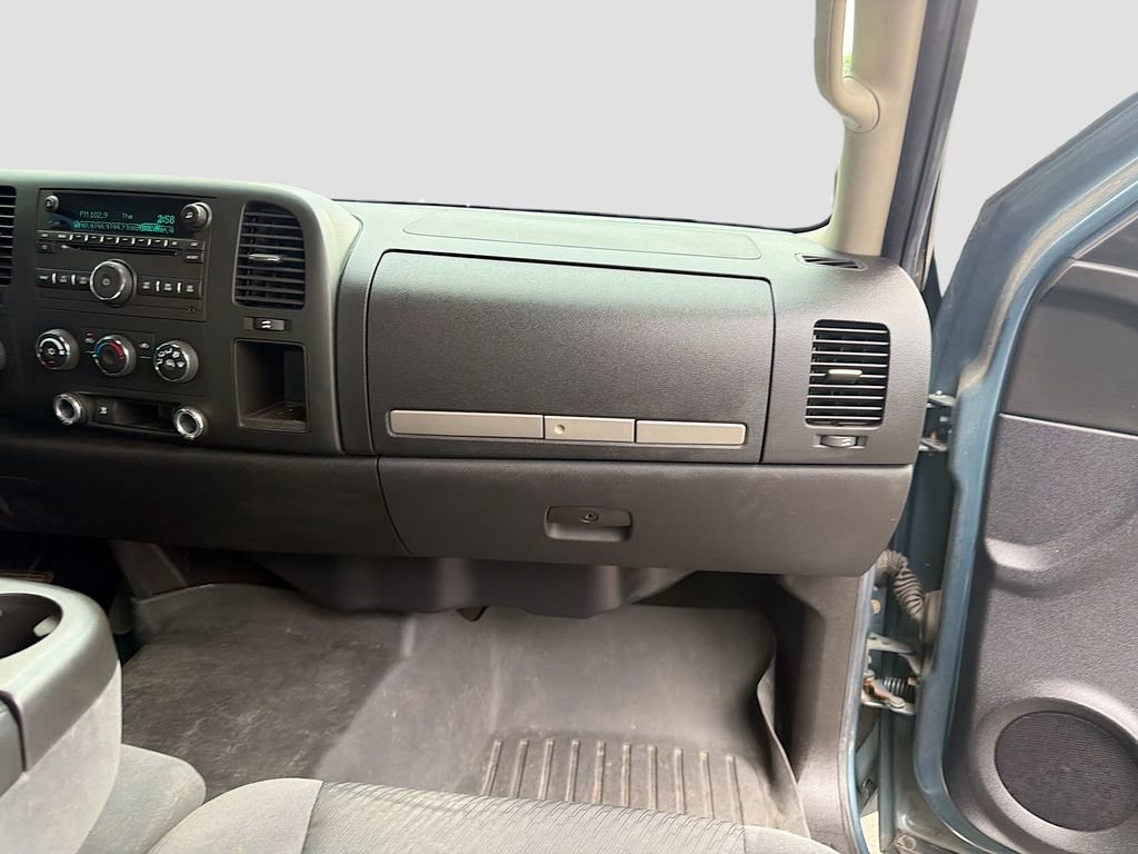 Used 2009 Chevrolet Silverado 2500 LT w/ Snow Plow Prep Package image 16
