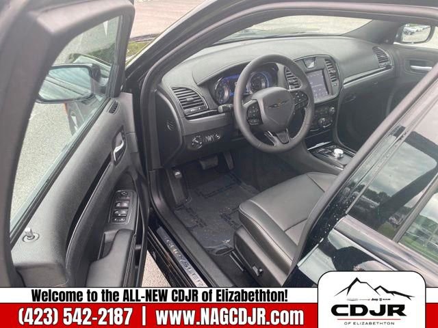 New 2023 Chrysler 300 S w/ Comfort Group image 13