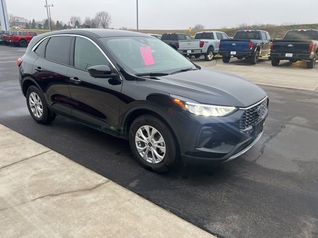 Used 2023 Ford Escape Active w/ Tech Pack #2 image 3