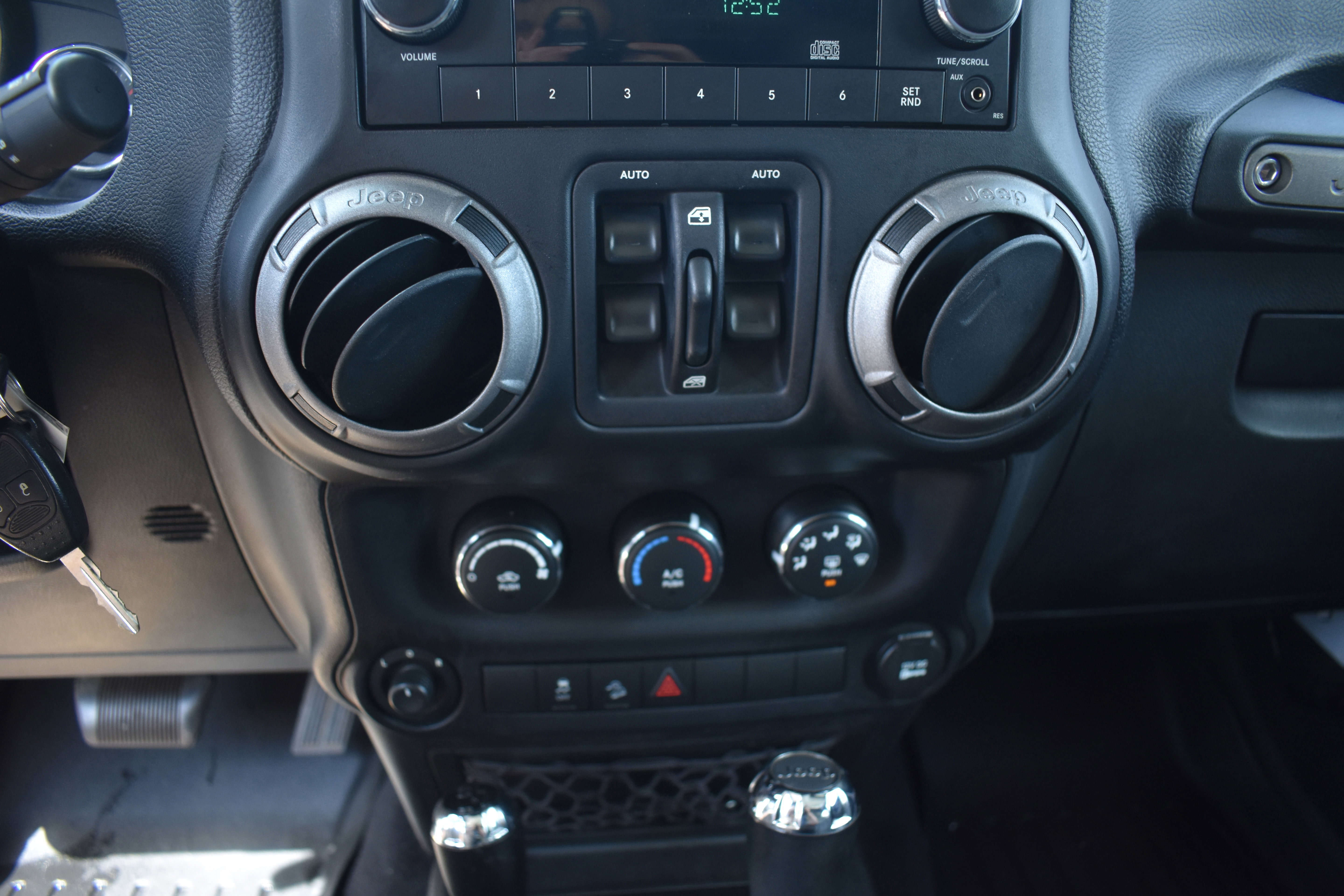 Used 2013 Jeep Wrangler Unlimited Sport image 17