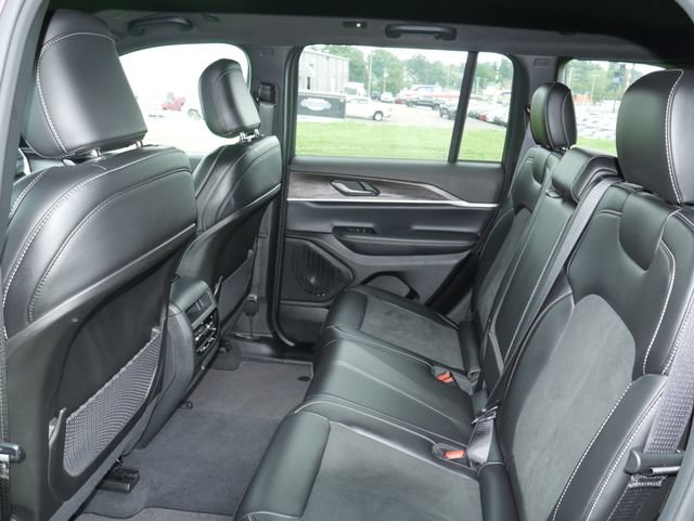 New 2026 Jeep Grand Cherokee Altitude AWD/4WD image 18