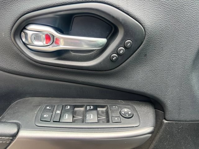 Used 2019 Jeep Cherokee Limited AWD/4WD image 20