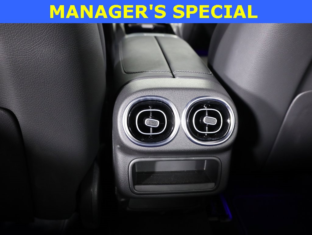 Used 2025 Mercedes-Benz GLC 300 4MATIC image 28