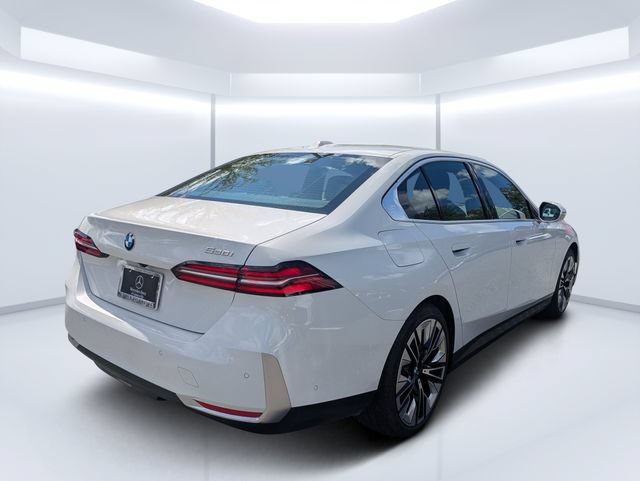 Used 2026 BMW 530i RWD image 3
