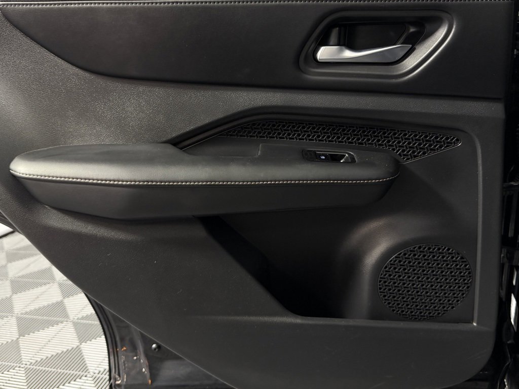 Used 2023 Nissan Ariya AWD image 27