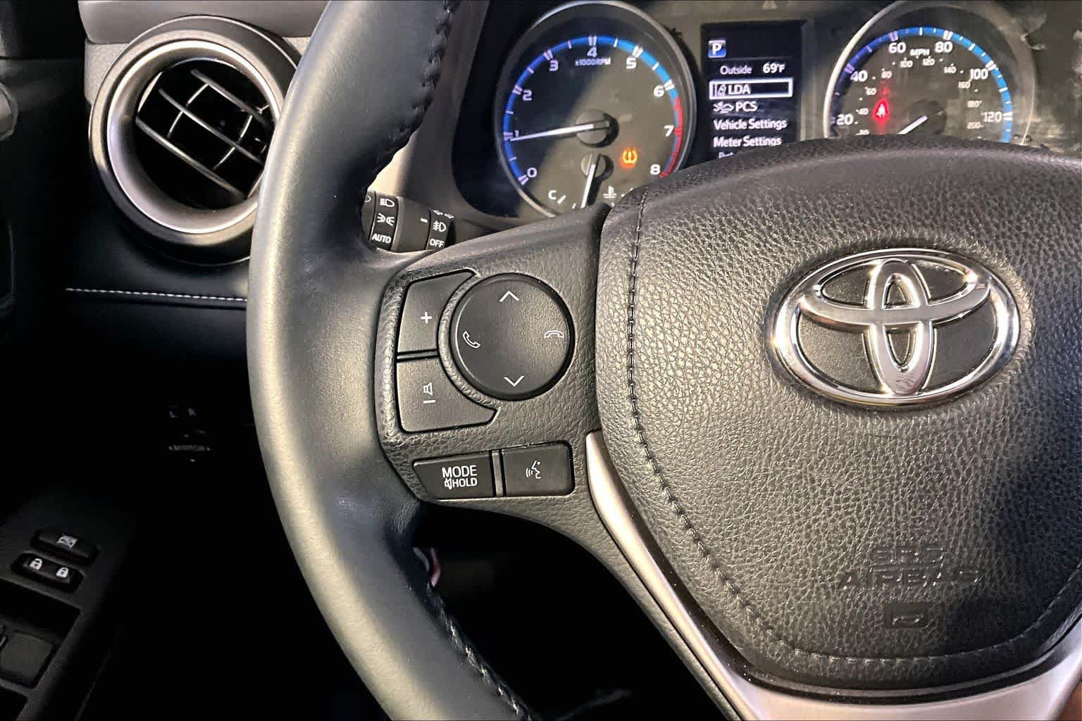 Used 2018 Toyota RAV4 XLE AWD/4WD image 24
