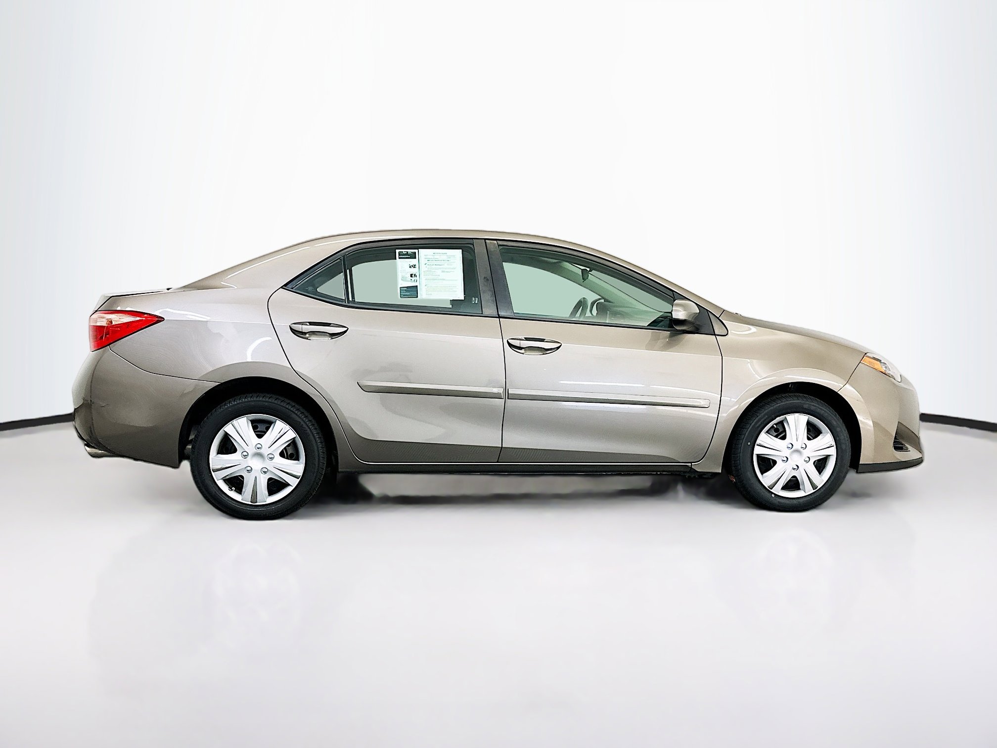 Used 2018 Toyota Corolla LE w/ Body Protection Package FWD image 10