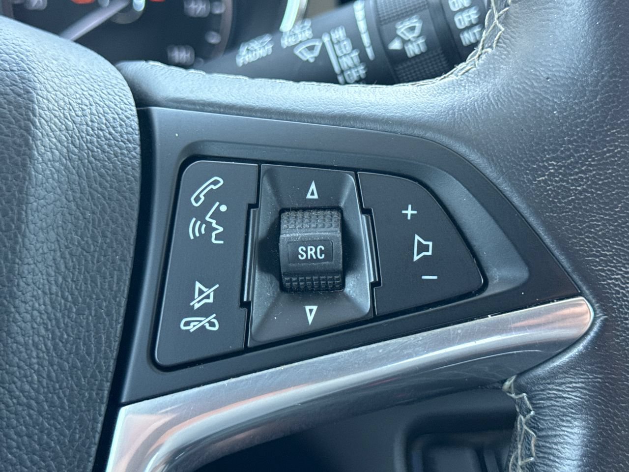 Used 2020 Buick Encore Preferred w/ Safety Package FWD image 26