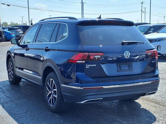 Used 2021 Volkswagen Tiguan SE w/ Panoramic Sunroof Package image 4