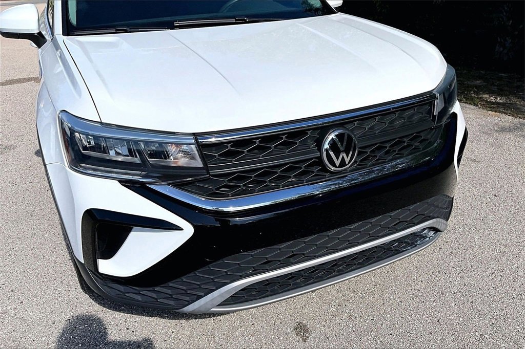 Certified 2022 Volkswagen Taos SE image 11