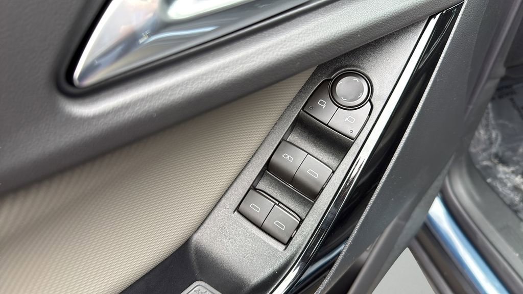 New 2026 Chevrolet Equinox LT w/ Convenience Package II image 25